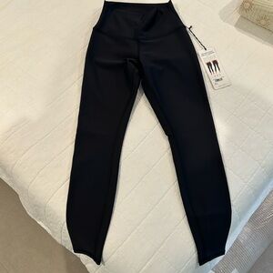 Alo yoga 7/8 high-waist airlift legging - black. Brand new, with tags